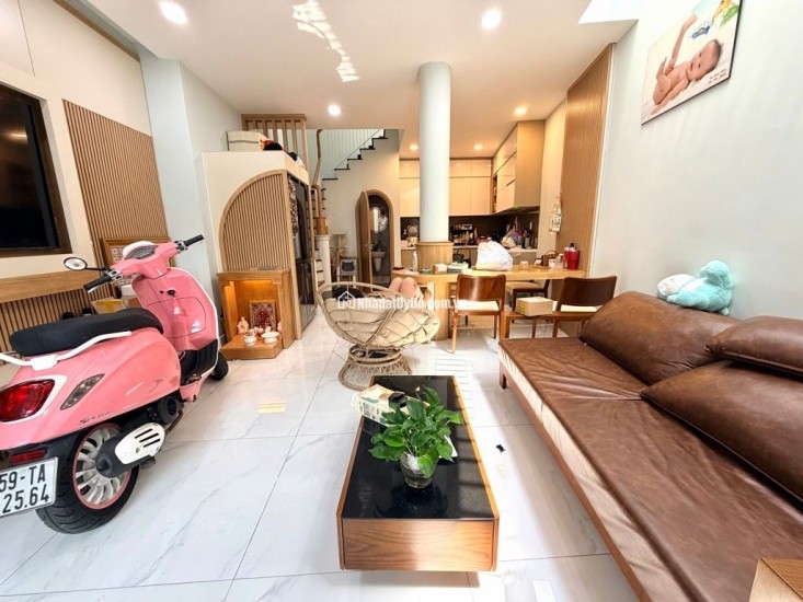 Hẻm Ô Tô - 3 Tầng đúc - Sát Mặt Tiền - Chỉ cách Quận 1 Cây cầu - 42m2 - Nhà mới vào ở ngay - P. Bình Lợi Trung
