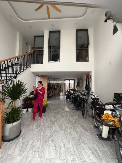 BÁN NHÀ MỚI XÂY THẠNH LỘC 15- 70M2- 5 TẦNG- HẺM XE HƠI THÔNG- TẶNG FULL NỘI THẤT- CHỈ 7,5 TỶ THƯƠNG LƯỢNG .