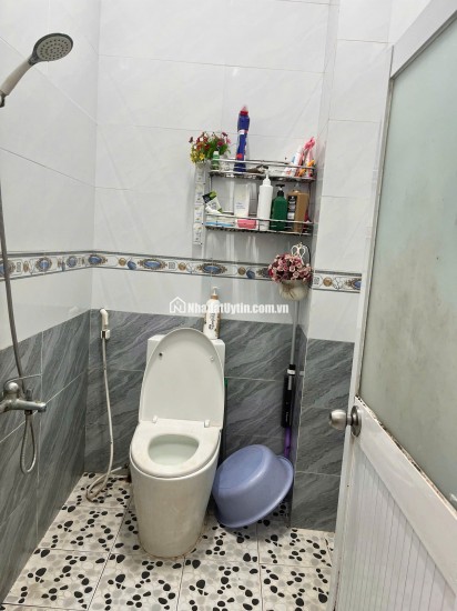 BÁN NHÀ CHÍNH CHỦ: NHỎ, ĐẸP, CHẮC CHẮN, HẺM THÔNG - RỘNG, KDC THÂN THIỆN. LH:0989051114.