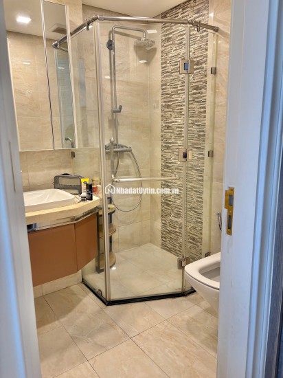 CHO THUÊ CHCC VINHOMES GOLDEN RIVER 70M2 (2PN) CHỈ 26TR/TH. LH 0906322053 LINH.