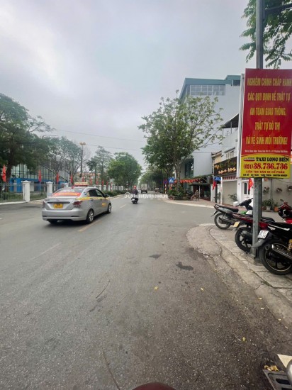 Hàng hiếm !!!! Nhà thượng thanh 44m2. 5 tầng dân xây - ô tô đỗ tận cửa - giá chỉ hơn 6 tỷ