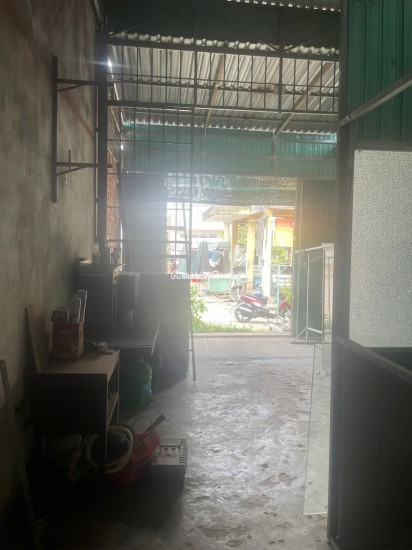 BÁN ĐẤT TẠI CHỢ DT81M2 SHR TRÊN ĐẤT CÓ NHÀ TIỀN CHẾ CỬA KÉO ĐÀI LOAN 950TR LH:0974004184 GẶP TRUNG.