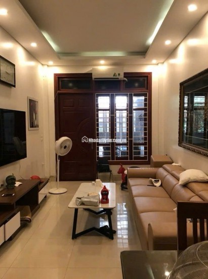 Hàng hiếm !!!! Nhà thượng thanh 44m2. 5 tầng dân xây - ô tô đỗ tận cửa - giá chỉ hơn 6 tỷ