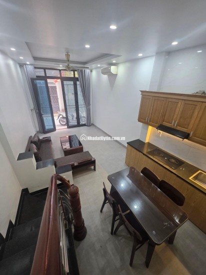 BÁN NHÀ - ĐỨC GIANG - VIỆT HƯNG - NHÀ 5 TẦNG DÂN XÂY CHẮC CHẮN - MẶT NGÕ Ô TÔ THÔNG - KINH DOANH TỐT - 30M - NHỈNH 7 TỶ