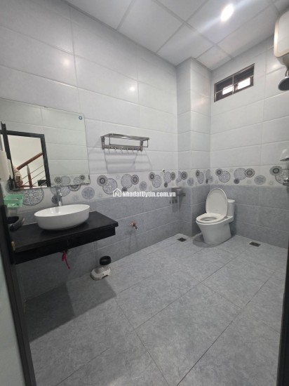 BÁN NHÀ - ĐỨC GIANG - VIỆT HƯNG - NHÀ 5 TẦNG DÂN XÂY CHẮC CHẮN - MẶT NGÕ Ô TÔ THÔNG - KINH DOANH TỐT - 30M - NHỈNH 7 TỶ