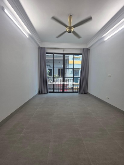 BÁN NHÀ - ĐỨC GIANG - VIỆT HƯNG - NHÀ 5 TẦNG DÂN XÂY CHẮC CHẮN - MẶT NGÕ Ô TÔ THÔNG - KINH DOANH TỐT - 30M - NHỈNH 7 TỶ