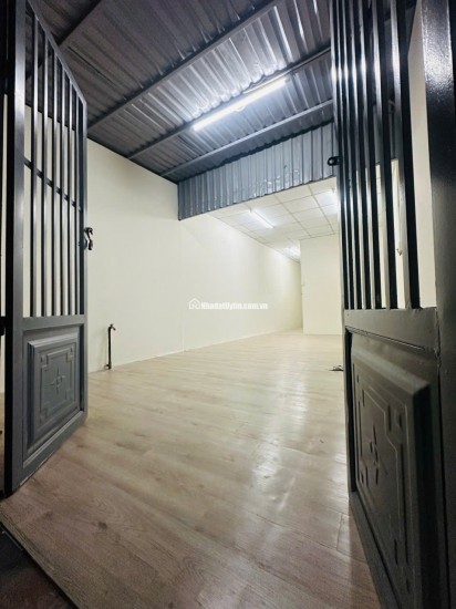 BÁN NHÀ GẦN SÂN BANH THẠNH XUÂN 25 Q12, DT 70M2 SHC CHỈ 1.040 TỶ. LH:NAM.0963677706.