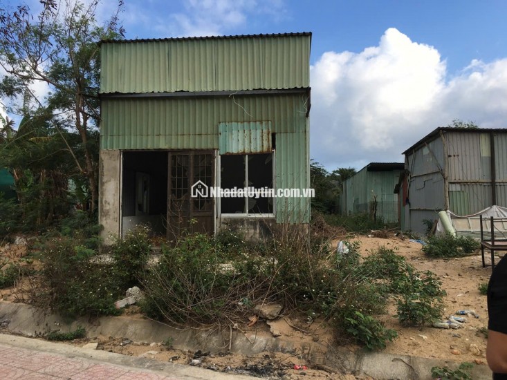 BÁN NHÀ CẤP 4 TẠI HUYỆN CÔN ĐẢO, DT 360.9 M2 - SHR - CHỈ 50TR/M2. LH:0908393271.