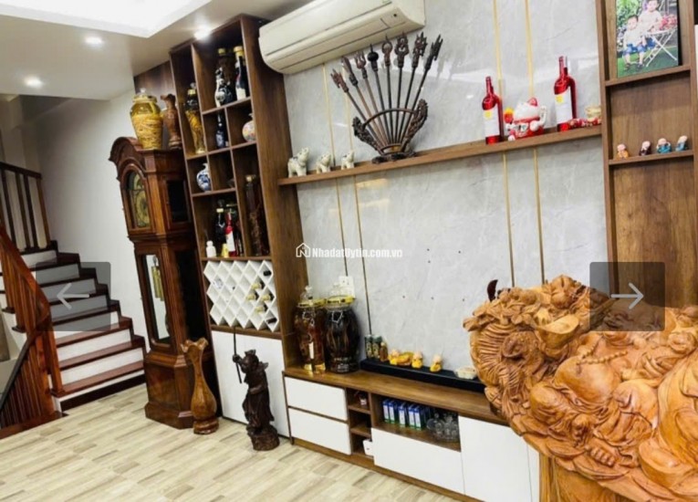Nhà Mới Lạc long Quân -40M-5 Tầng-MT5m-15 Tỷ-Ô tô-Gần Hồ -Kinh doanh
