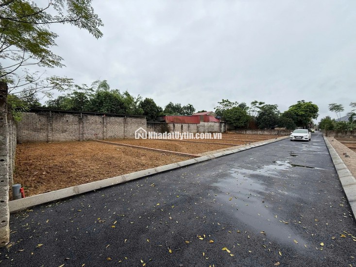 Bán mảnh đất( 8x15 )120m2 full thổ cư. xã Phú Cát Hà Nội,Cách ql21 150m, cạnh trường đại học công nghệ