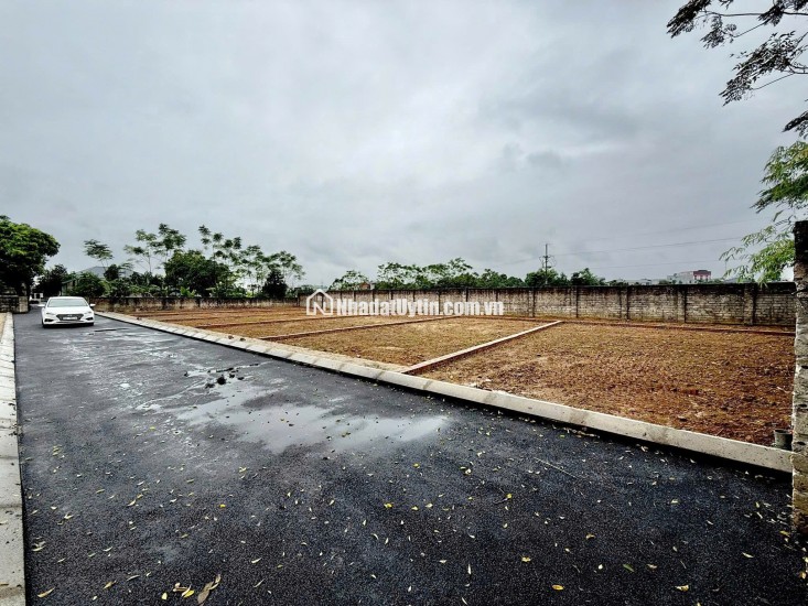 Bán mảnh đất( 8x15 )120m2 full thổ cư. xã Phú Cát Hà Nội,Cách ql21 150m, cạnh trường đại học công nghệ