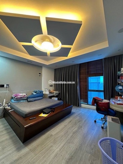 TÂN BÌNH 28 T.Ỷ còn th.ương l.ượng. D.ÒNG t.iền 135Tr / THÁNG. NGUYỄN VĂN TRỖI - 8 TẦNG - CÓ HẦM - CÓ THANG MÁY