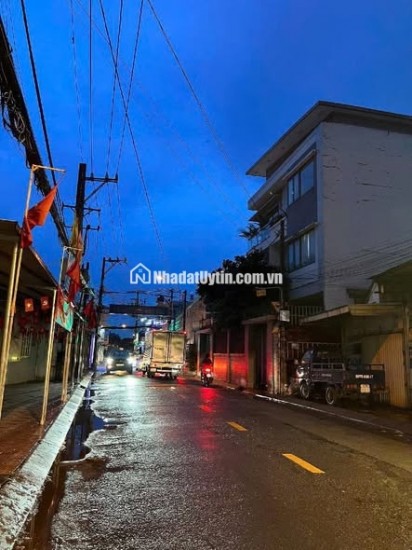 + MỚI NHÀ VƯỜN LÀI QUẬN 12
+ Dt : 4.6m x 37m 172m2
+ Kc : 2 tầng 4 Pn 3vs
+ Giá : 11.8 Tỷ