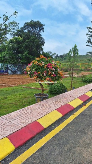 Đất Hoà Lạc, trục chính kinh doanh, ngay ngã tư Vai Réo