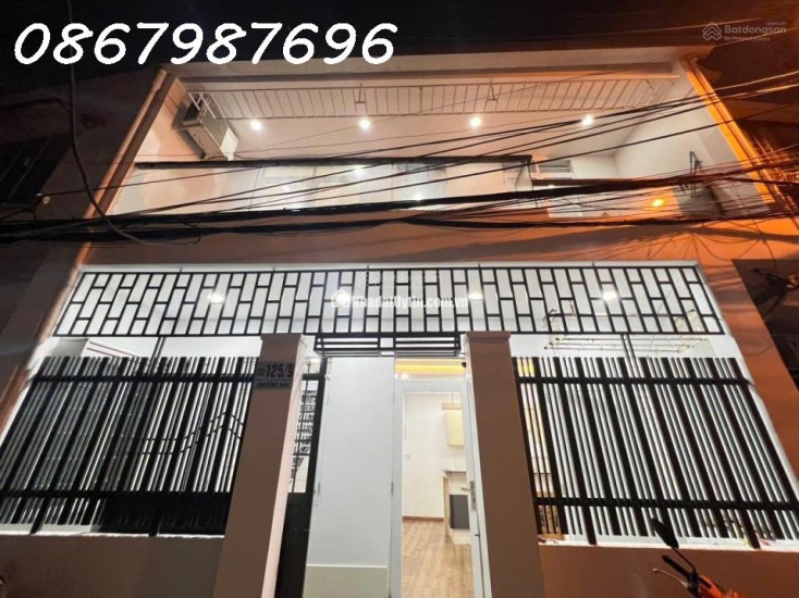 Nhà 1 trệt 1 lầu hẻm 3m cách chợ Phương Sài 50m .