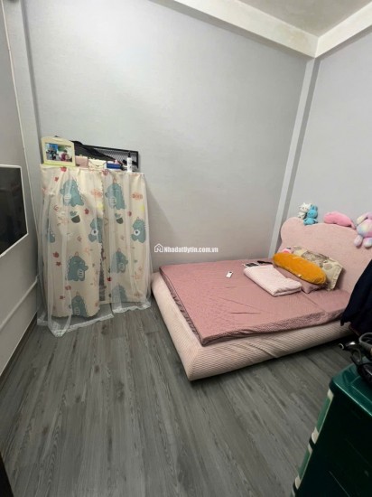 Đầu Ngõ Cầu Giấy-Gần Bãi Ôtô-4 Tầng-Full Nội Thất-Dân Trí Cao-Giá Tốt