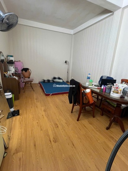 Đầu Ngõ Cầu Giấy-Gần Bãi Ôtô-4 Tầng-Full Nội Thất-Dân Trí Cao-Giá Tốt