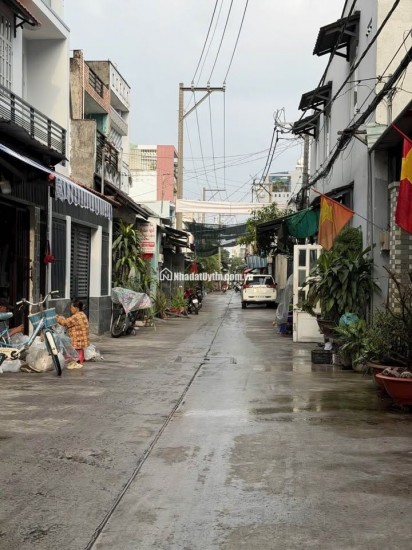SIEU HOT  NHÀ CHUẨN  LÊ VĂN KHƯƠNG QUẬN 12
+ Dt : 4.4m x 15m 63m2
+ Kc : 3 tầng 3pn
+ Giá : 7 Tỷ