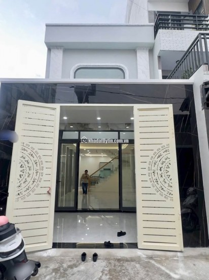 SIEU HOT  NHÀ CHUẨN  LÊ VĂN KHƯƠNG QUẬN 12
+ Dt : 4.4m x 15m 63m2
+ Kc : 3 tầng 3pn
+ Giá : 7 Tỷ