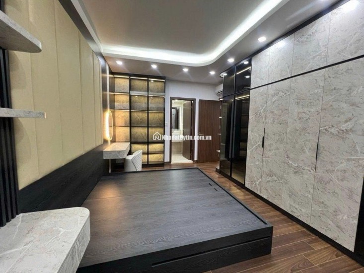 8.6 tỷ nhà Đội Cấn, 6 tầng thang máy,  dân xây ở luôn, sổ chính chủ