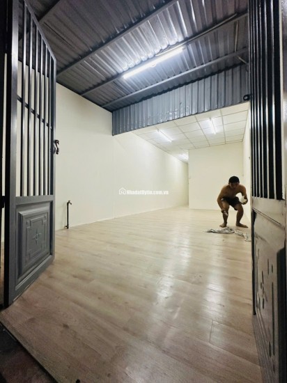 BÁN NHÀ GẦN SÂN BANH THẠNH XUÂN 25 Q12, DT 70M2 SHC CHỈ 1.040 TỶ. LH:NAM.0963677706.
