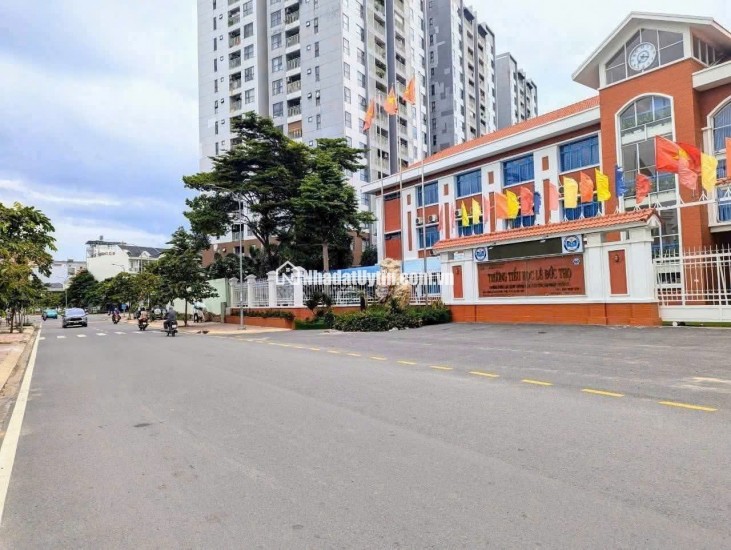 NHÀ PHỐ KIỂU BIỆT THỰ CÓ SÂN VƯỜN TẠI GÒ VẤP - 215M2 CHỈ 17.5 TỶ. LH:0963492727.