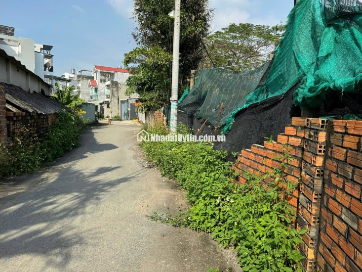 BÁN ĐẤT LONG BÌNH, QUẬN 9 - DT 1000M2 - SHR - 38.5 TỶ. LH:0907511230 - 0908334579.