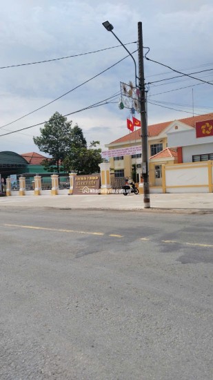 CC BÁN GẤP NHÀ C4, KHU ĐẤT ĐANG LÀM XƯỞNG CƠ KHÍ, GẦN 2500M2 SÁT MT835, CHỈ 14 TỶ. LH:0909327086.