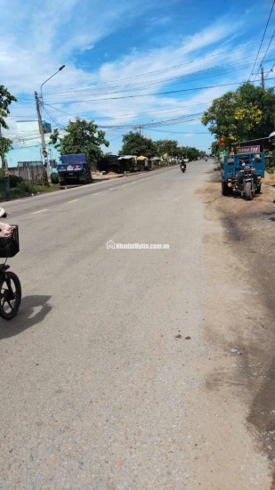 CC BÁN GẤP NHÀ C4, KHU ĐẤT ĐANG LÀM XƯỞNG CƠ KHÍ, GẦN 2500M2 SÁT MT835, CHỈ 14 TỶ. LH:0909327086.