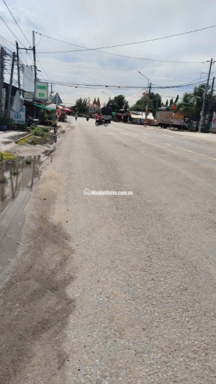 CC BÁN GẤP NHÀ C4, KHU ĐẤT ĐANG LÀM XƯỞNG CƠ KHÍ, GẦN 2500M2 SÁT MT835, CHỈ 14 TỶ. LH:0909327086.