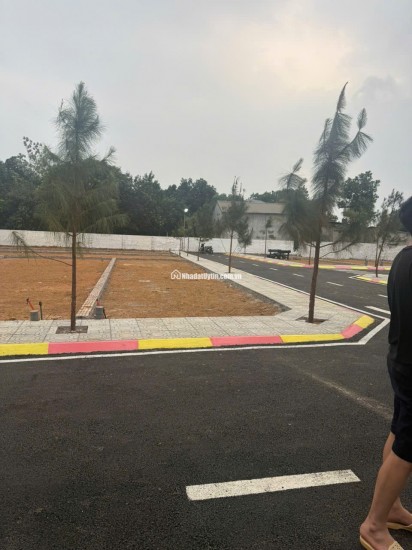BÁN LÔ HOA HẬU CỔ LIỄN, CỔ ĐÔNG 100M NHỈNH 3TY SÁT TRỤC CHÍNH GẦN ĐHQG HN KHU CNC