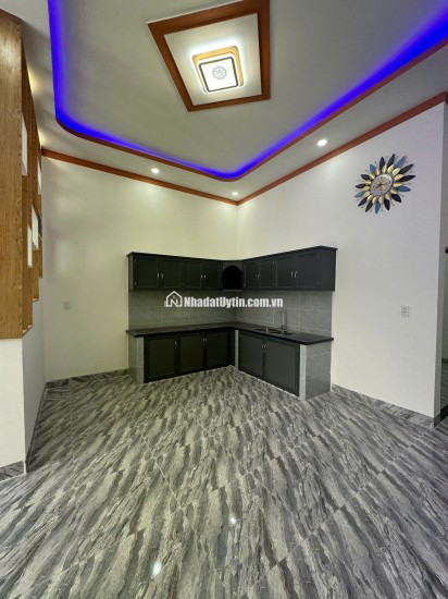 CĂN NHÀ CẤP 4 SÁT ỦY BAN CHÁNH PHÚ HÒA – 165 M2 SHR 1TY 7XX. LH:0868673151.