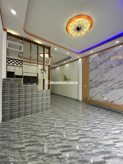 CĂN NHÀ CẤP 4 SÁT ỦY BAN CHÁNH PHÚ HÒA – 165 M2 SHR 1TY 7XX. LH:0868673151.