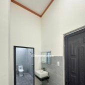 CĂN NHÀ CẤP 4 SÁT ỦY BAN CHÁNH PHÚ HÒA – 165 M2 SHR 1TY 7XX. LH:0868673151.