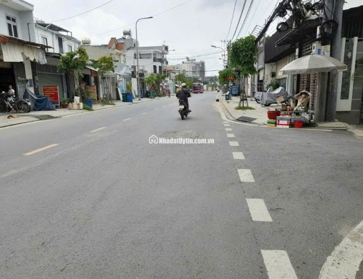 BÁN NHÀ CẤP 4 HOÀN CÔNG - FULL THỔ CƯ - SỔ HỒNG RIÊNG - HẺM CÀ PHÊ GÓC PHỐ, HÓC MÔN
