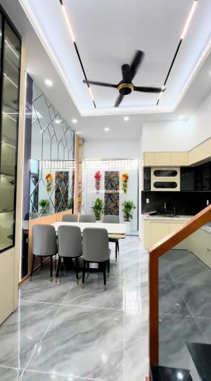 BÁN NHÀ NGAY CHỢ BÌNH ĐIỀN QUẬN 8. DT80 M2 - SHR - CHỈ 1TỶ165TR. LH:0785448683.