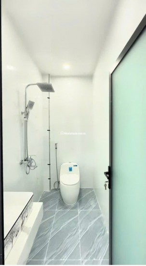 BÁN NHÀ NGAY CHỢ BÌNH ĐIỀN QUẬN 8. DT80 M2 - SHR - CHỈ 1TỶ165TR. LH:0785448683.