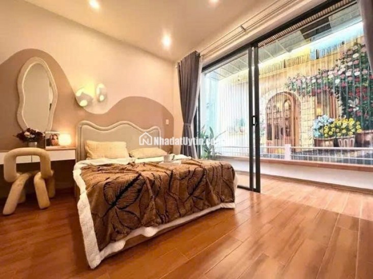  Nhà đẹp trung tâm Nguyễn Văn Linh – Chỉ cần xách vali vào ở!