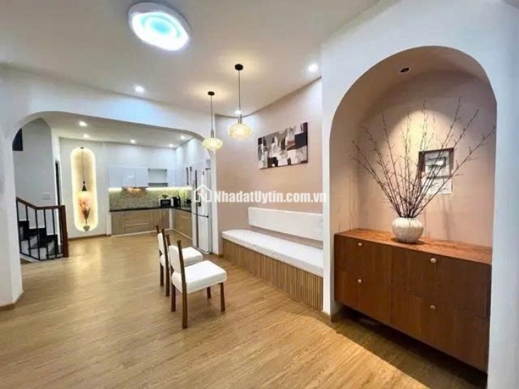  Nhà đẹp trung tâm Nguyễn Văn Linh – Chỉ cần xách vali vào ở!