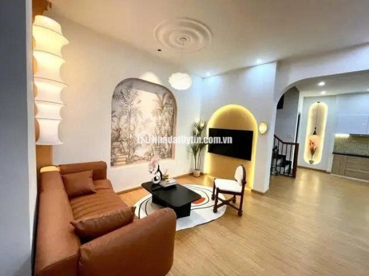  Nhà đẹp trung tâm Nguyễn Văn Linh – Chỉ cần xách vali vào ở!