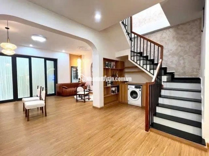  Nhà đẹp trung tâm Nguyễn Văn Linh – Chỉ cần xách vali vào ở!