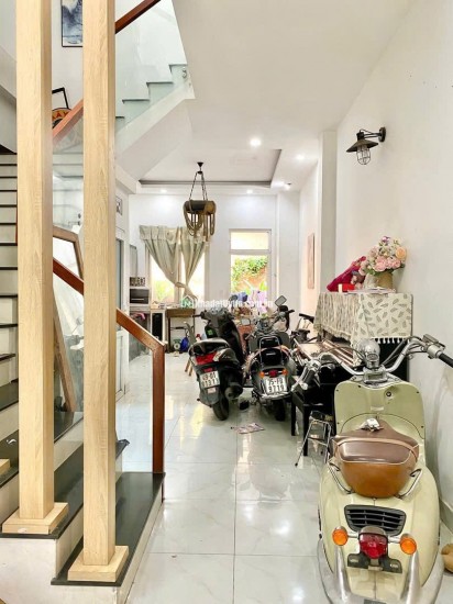 Bán nhà Đẹp Thủ Đức 3 Tầng Giá chỉ nhỉnh 6 Tỷ