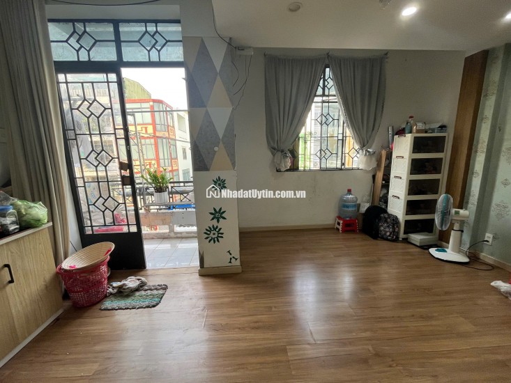 CHO THUÊ NGUYÊN TẦNG 2 PHÒNG  – 37 VĨNH HỘI, QUẬN 4