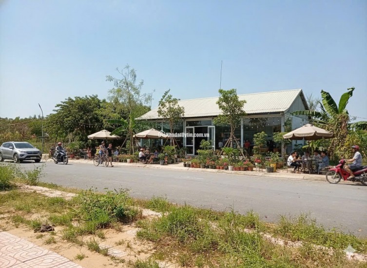 BÁN 500M ĐẤT TẠI CẦN THƠ, CÓ KHO SẲN BAO QUANH ĐẤT, MẶT TIỀN 27M, MẶT LỘ NHỰA 18M. LH:0798441899