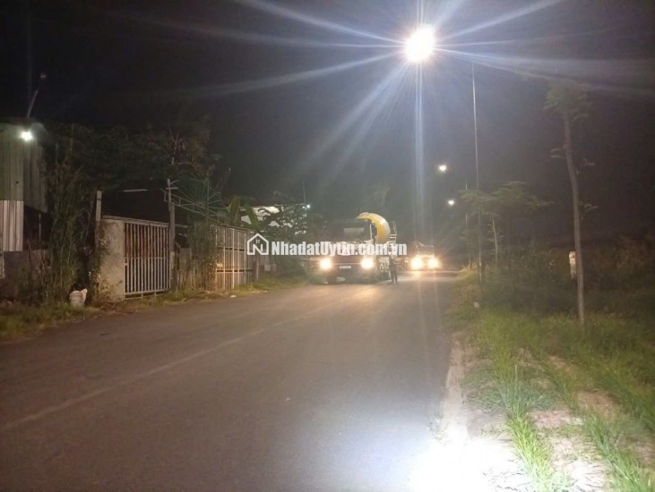 BÁN 500M ĐẤT TẠI CẦN THƠ, CÓ KHO SẲN BAO QUANH ĐẤT, MẶT TIỀN 27M, MẶT LỘ NHỰA 18M. LH:0798441899