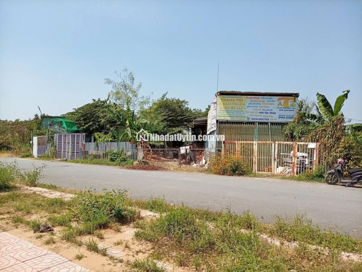 BÁN 500M ĐẤT TẠI CẦN THƠ, CÓ KHO SẲN BAO QUANH ĐẤT, MẶT TIỀN 27M, MẶT LỘ NHỰA 18M. LH:0798441899