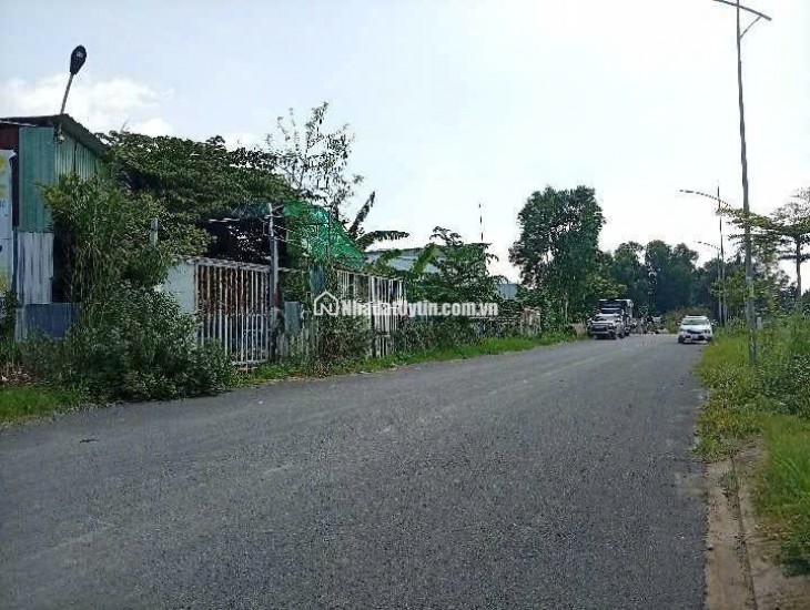 BÁN 500M ĐẤT TẠI CẦN THƠ, CÓ KHO SẲN BAO QUANH ĐẤT, MẶT TIỀN 27M, MẶT LỘ NHỰA 18M. LH:0798441899