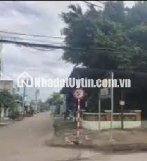 BÁN NHÀ CẤP 4 HOÀN CÔNG - FULL THỔ CƯ - SỔ HỒNG RIÊNG - HẺM CÀ PHÊ GÓC PHỐ, HÓC MÔN