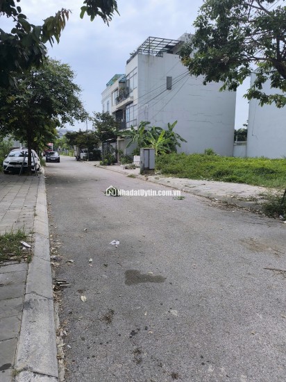 Chủ cần bán toà nhà 187.5m2 - Khu B KĐT Nguyên Khê - Đông Anh - Hà Nội. Giá 105tr/m2 = Giá Đất (Lãi Căn nhà)