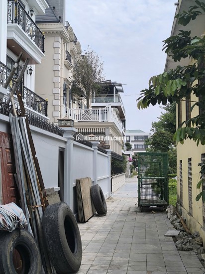 Chủ cần bán toà nhà 187.5m2 - Khu B KĐT Nguyên Khê - Đông Anh - Hà Nội. Giá 105tr/m2 = Giá Đất (Lãi Căn nhà)